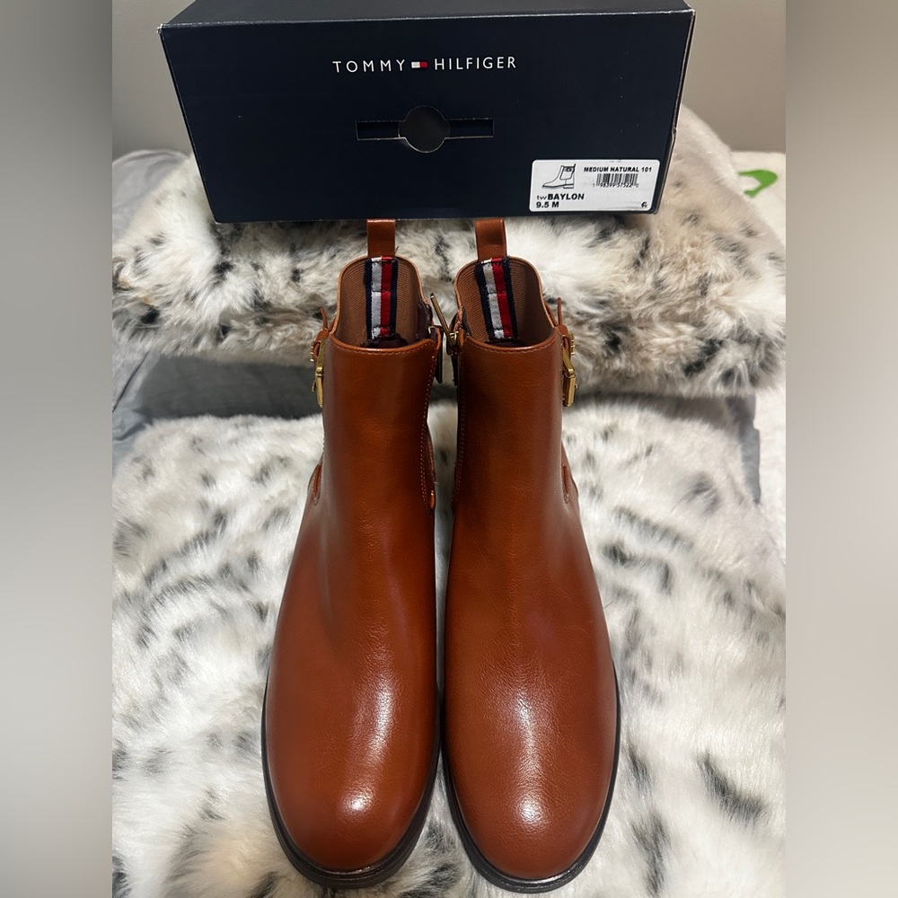 NWT Tommy Hilfiger Baylon Medium Natural Ankle Boots - Picture 7 of 7